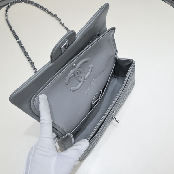 シャネルバッグ着用イメージ